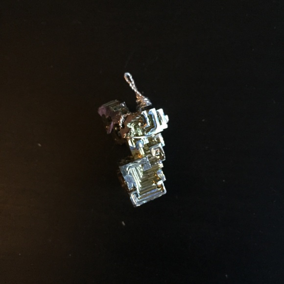 3/$20 ⚡️ Bismuth wire wrapped pendant - Picture 1 of 2